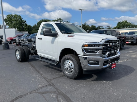 2026 Ram 3500 Chassis Cab TRADESMAN  REGULAR  4X4 60' CA Pickup
