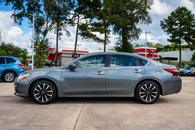 Used 2018 Nissan Altima SV with VIN 1N4AL3AP8JC207654 for sale in Covington, LA