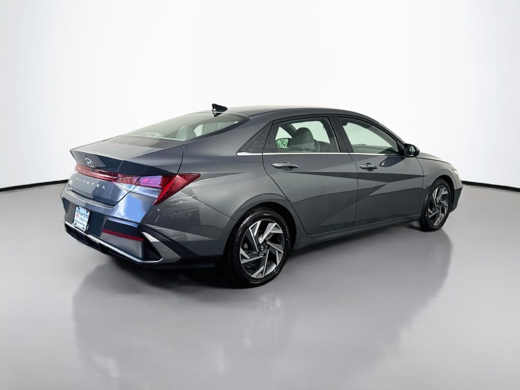 2025 Hyundai Elantra SEL - Photo 8