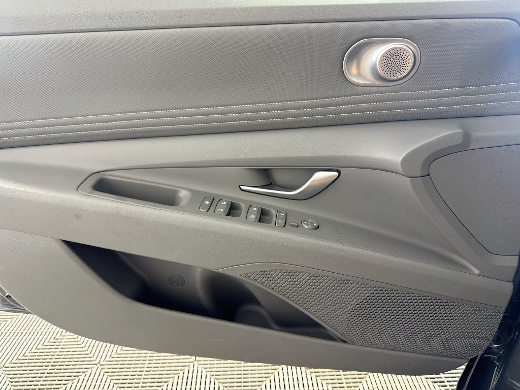 2025 Hyundai Elantra SEL - Photo 13