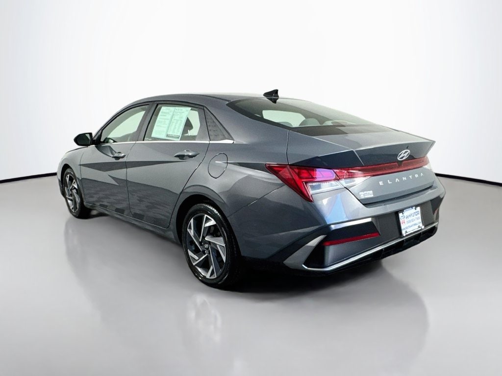 2025 Hyundai Elantra SEL - Photo 6