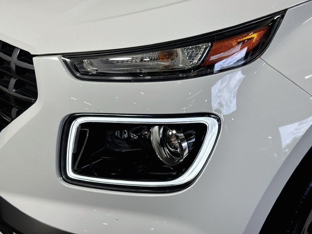 2024 Hyundai Venue Limited - Photo 3