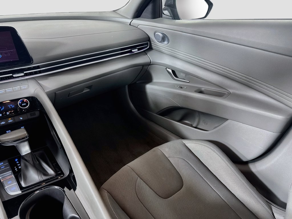 2025 Hyundai Elantra SEL - Photo 25