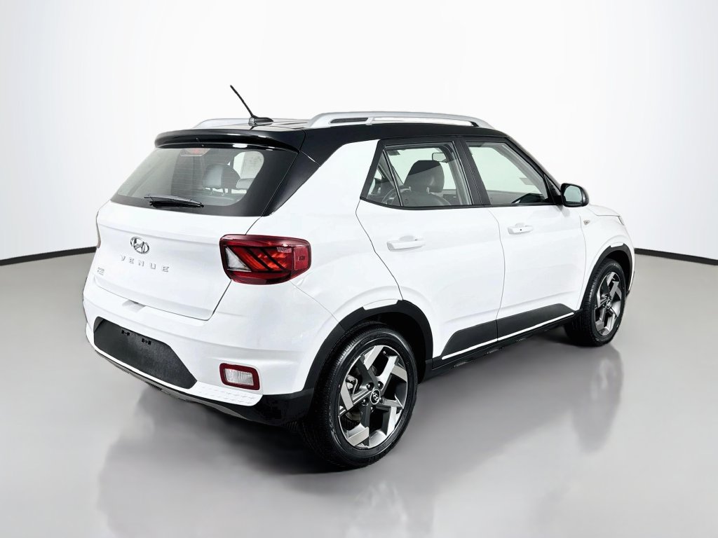 2024 Hyundai Venue Limited - Photo 8