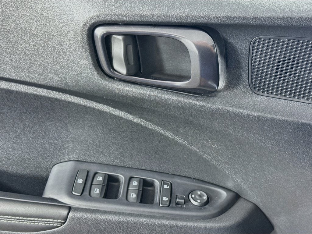 2024 Hyundai Venue Limited - Photo 13