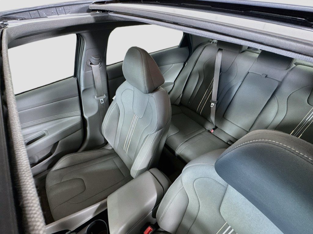 2025 Hyundai Elantra SEL - Photo 12