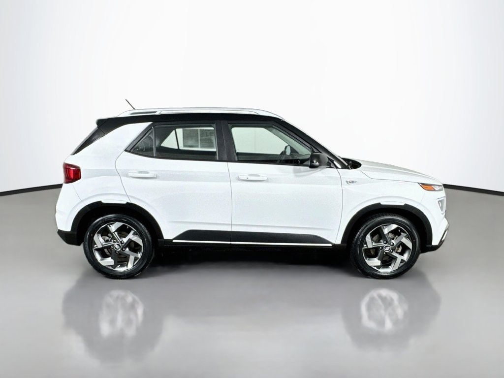 2024 Hyundai Venue Limited - Photo 9