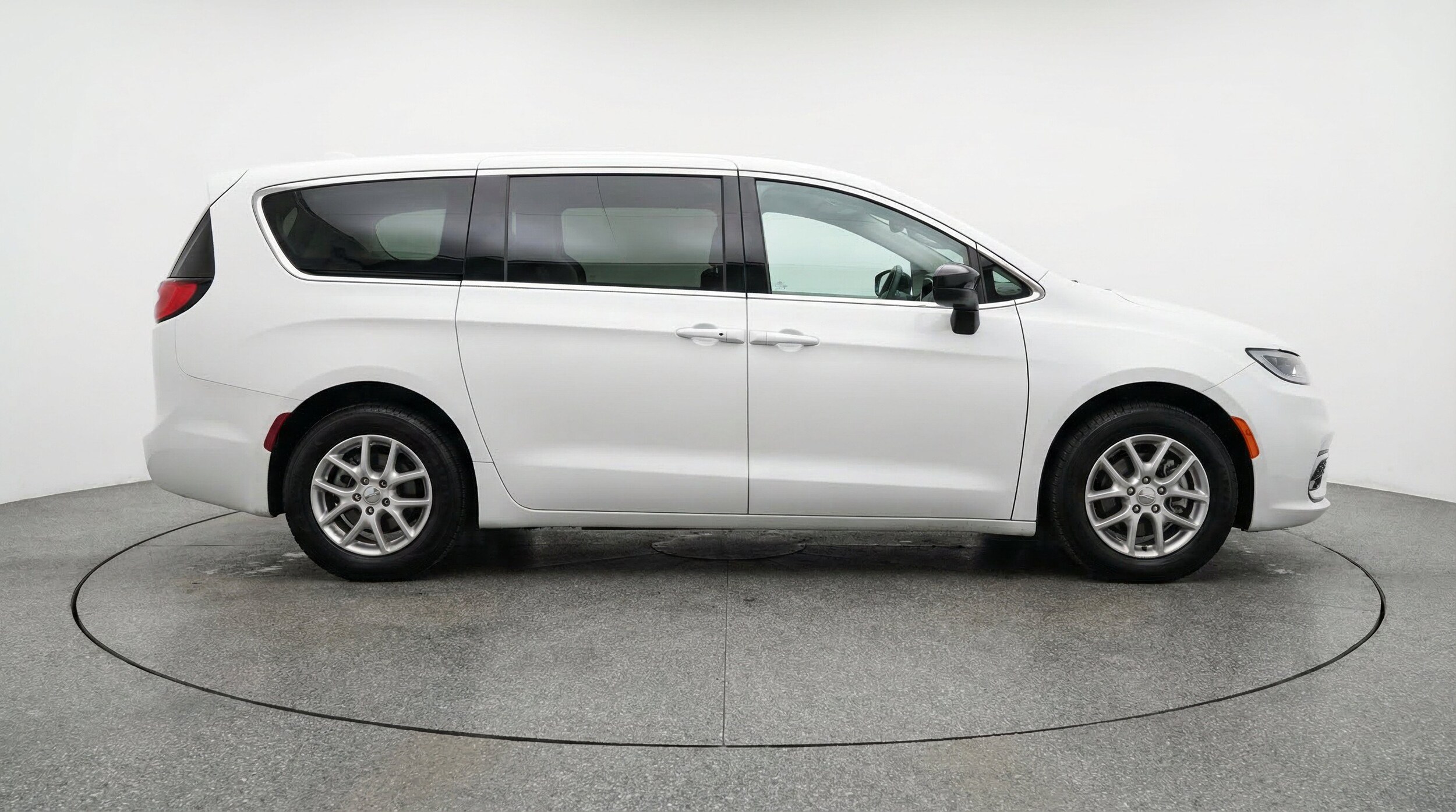 Thumbnail: 2024 Chrysler Voyager - 10
