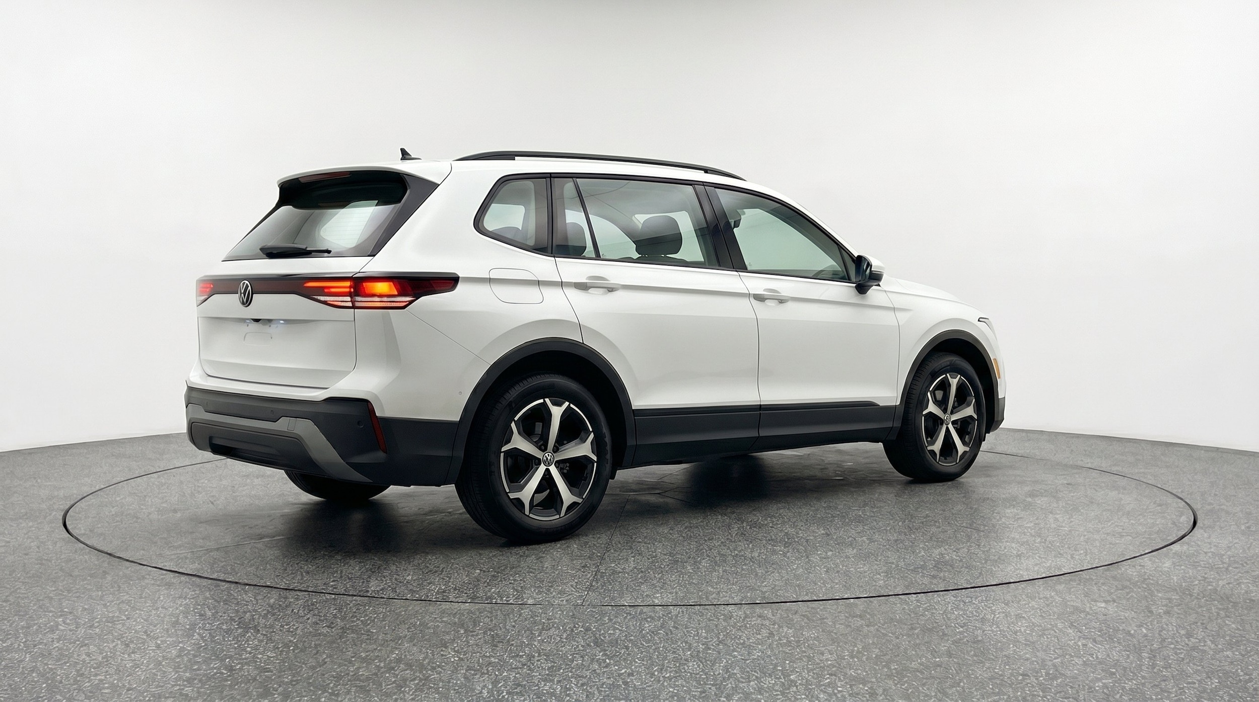 Thumbnail: 2026 Volkswagen Tiguan - 9
