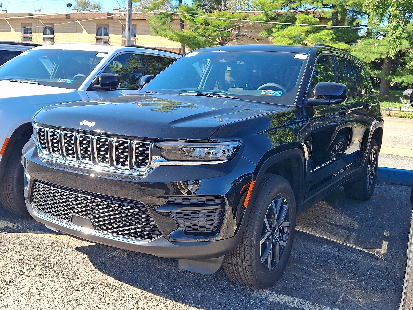 New 2027 Jeep Grand Cherokee LAREDO 4X4 Sport Utility