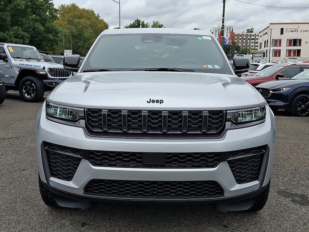 Used 2026 Jeep Grand Cherokee Altitude 4x4 Sport Utility