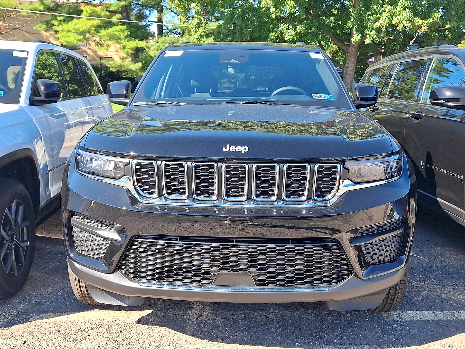 New 2027 Jeep Grand Cherokee LAREDO 4X4 Sport Utility