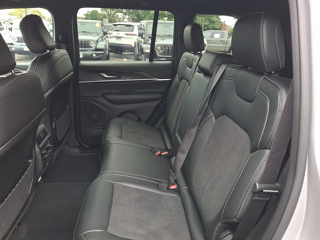 Used 2026 Jeep Grand Cherokee Altitude 4x4 Sport Utility