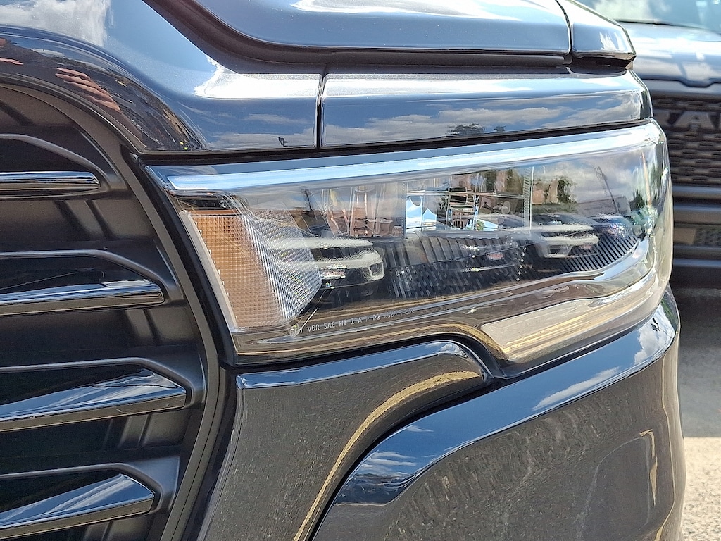 New 2026 Ram 1500 LARAMIE CREW CAB 4X2 5'7 BOX Pickup