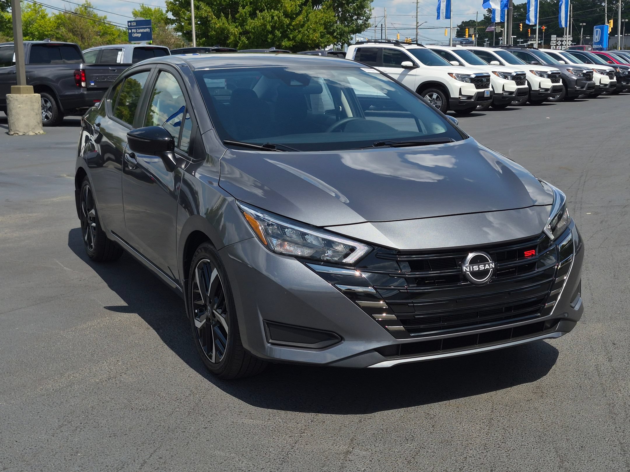 2025 Nissan Versa 1.6 SR Sedan