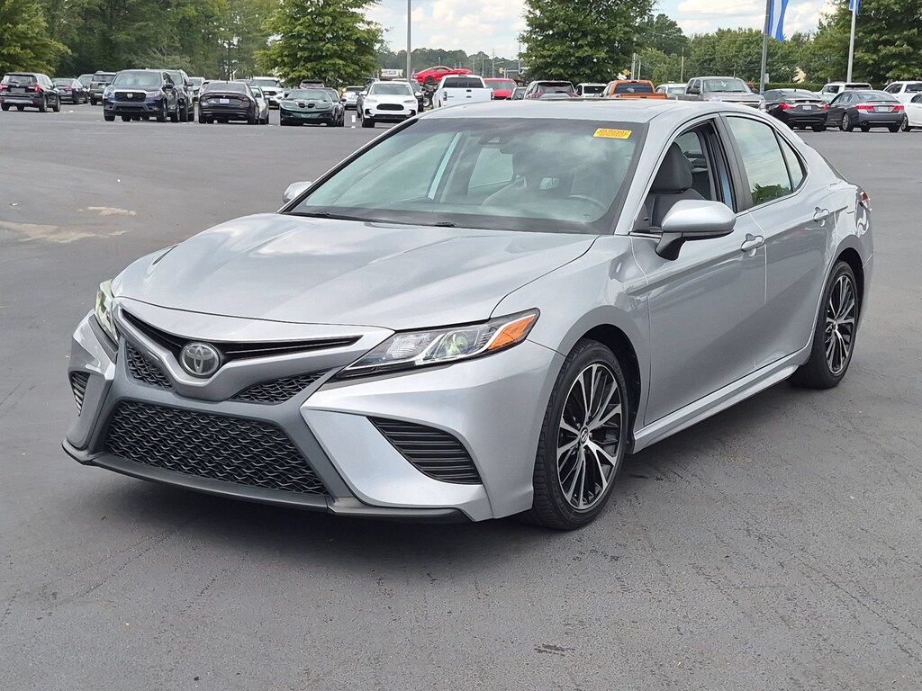 Used 2019 Toyota Camry SE Sedan