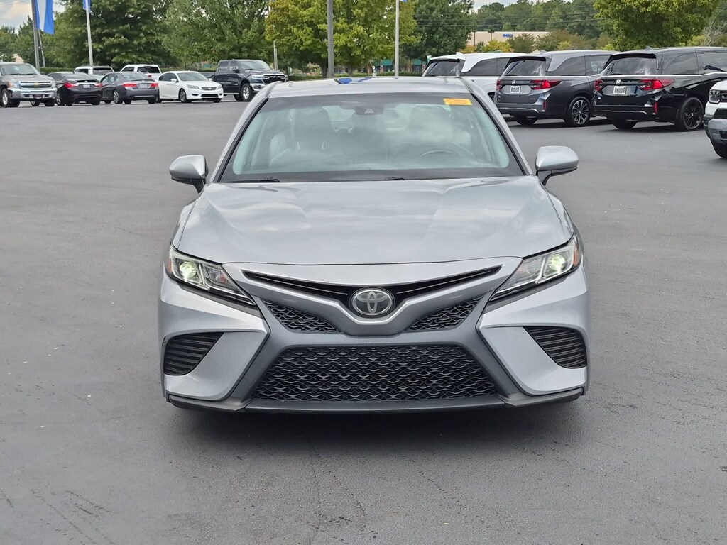 Used 2019 Toyota Camry SE Sedan