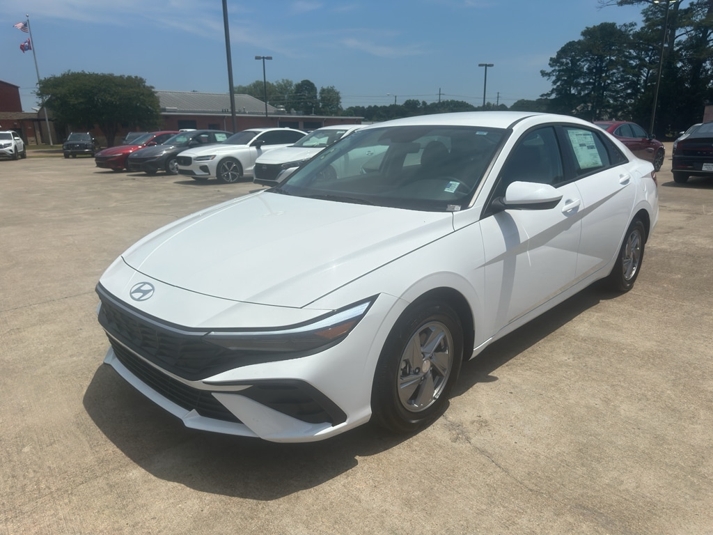 Used 2026 Hyundai Elantra SE Sedan