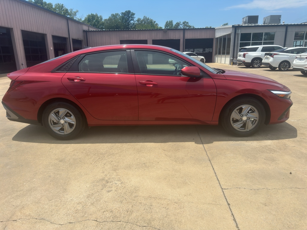 Used 2026 Hyundai Elantra SE Sedan