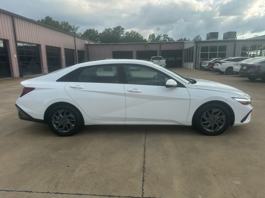 Used 2024 Hyundai Elantra SEL Sedan
