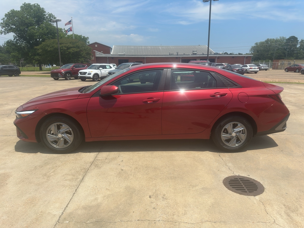 Used 2026 Hyundai Elantra SE Sedan