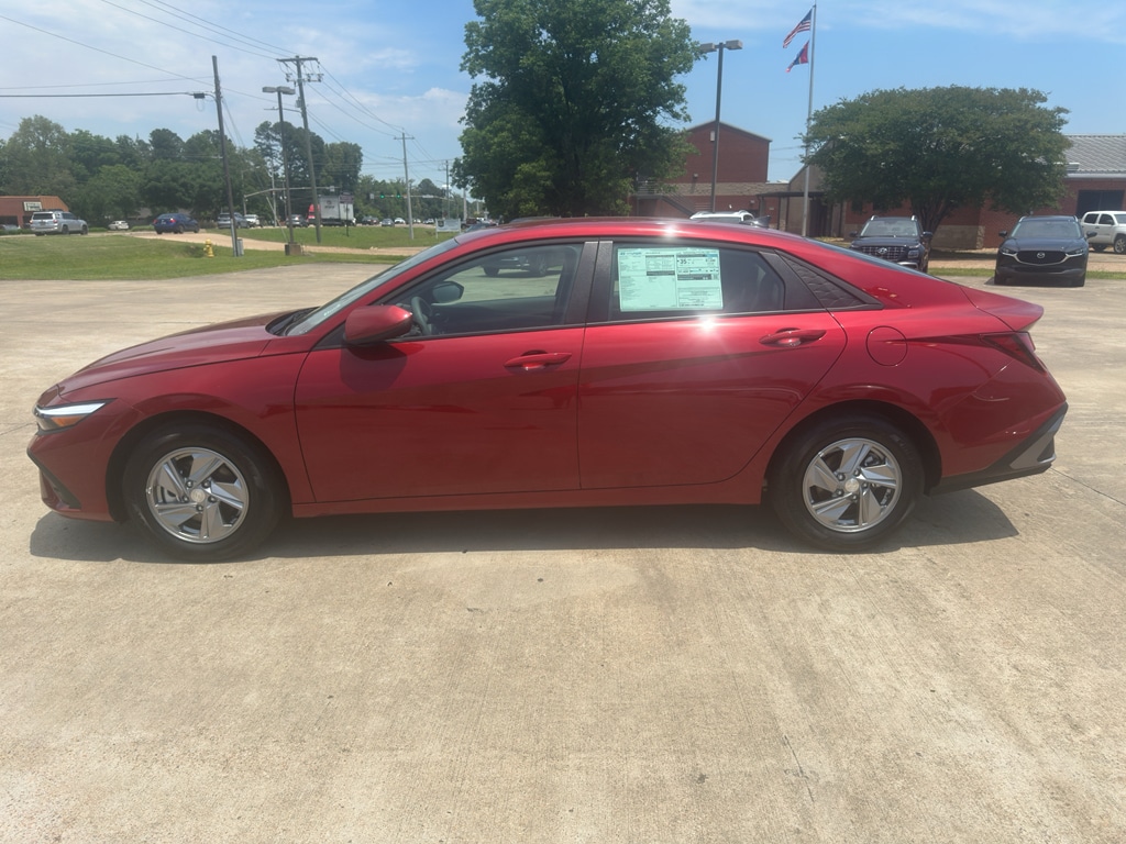 Used 2026 Hyundai Elantra SE Sedan