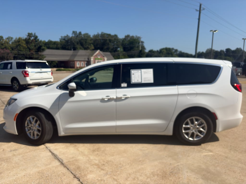 2022 Chrysler Voyager