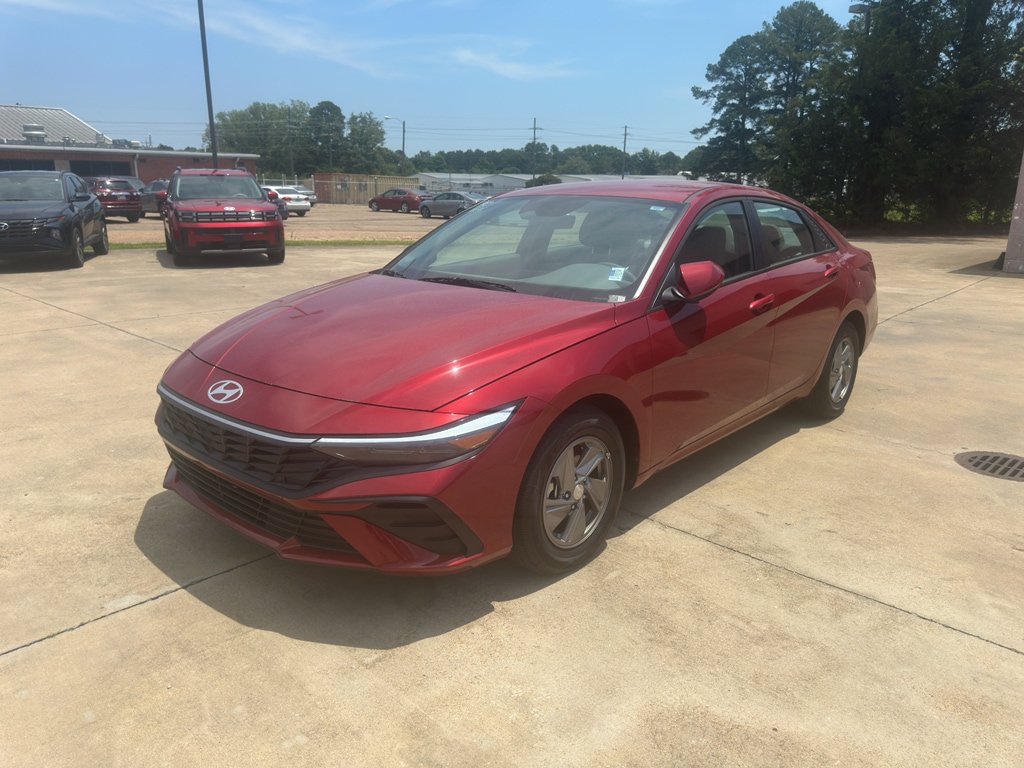 Used 2026 Hyundai Elantra SE Sedan