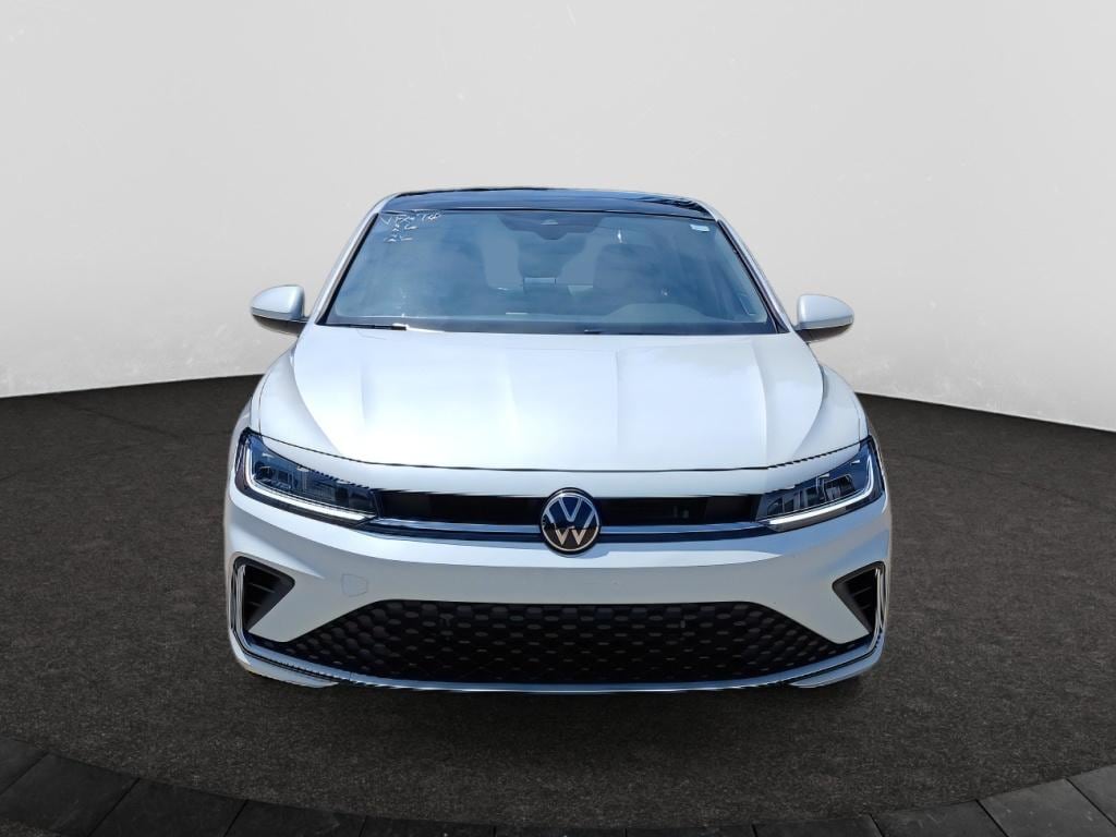 Used 2025 Volkswagen Jetta SE Sedan