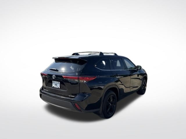 Used 2023 Toyota Highlander LE SUV