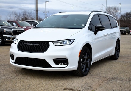 2026 Chrysler Pacifica SELECT Passenger Van