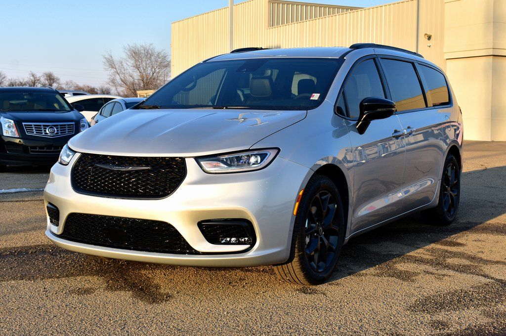2026 Chrysler Pacifica SELECT Passenger Van