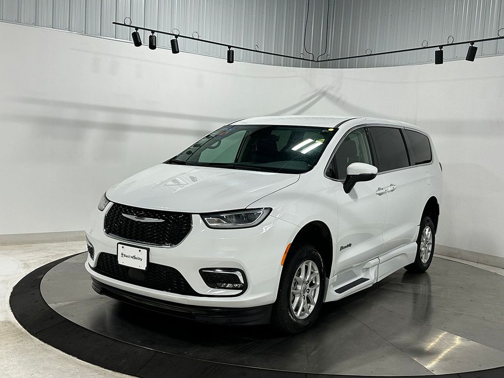 Used 2023 Chrysler Pacifica Wheelchair Accessible- Touring L Minivan/Van