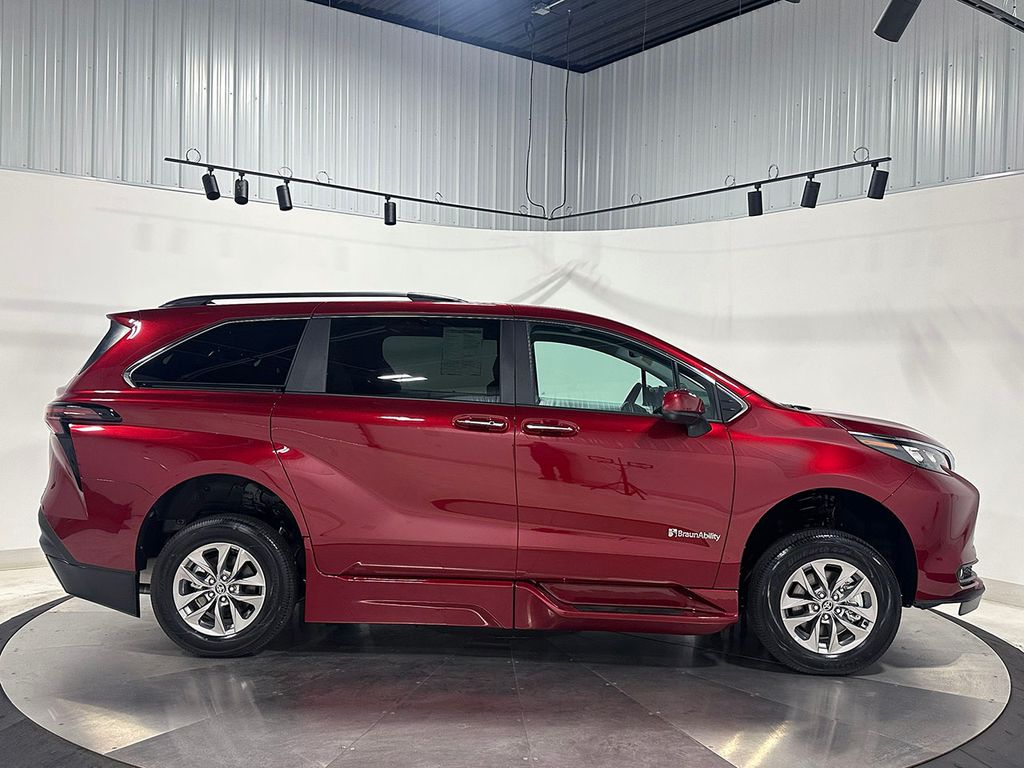 Used 2026 Toyota Sienna Wheelchair Accessible- XLE Minivan/Van