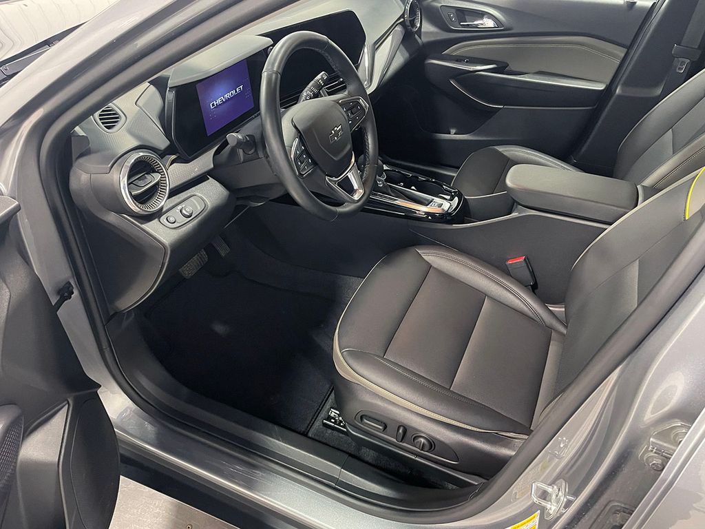 Used 2025 Chevrolet Trax Activ SUV
