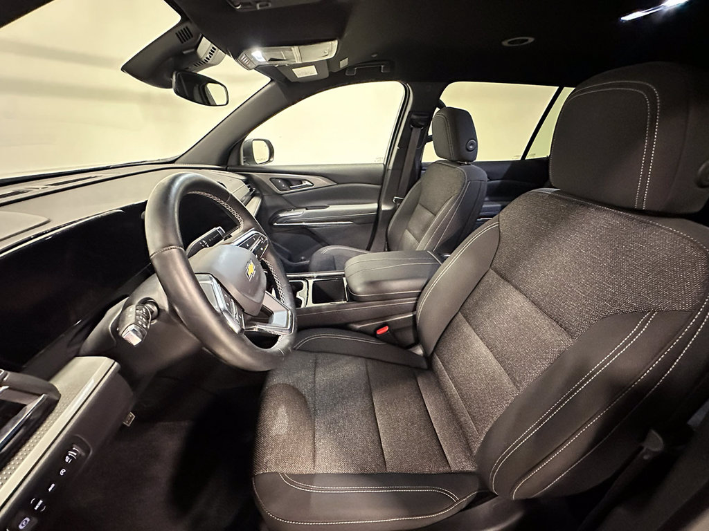 Used 2025 Chevrolet Traverse LT SUV