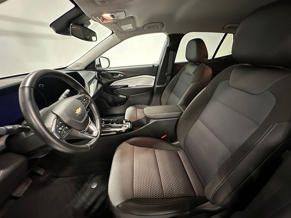 Used 2024 Chevrolet Trax LT SUV