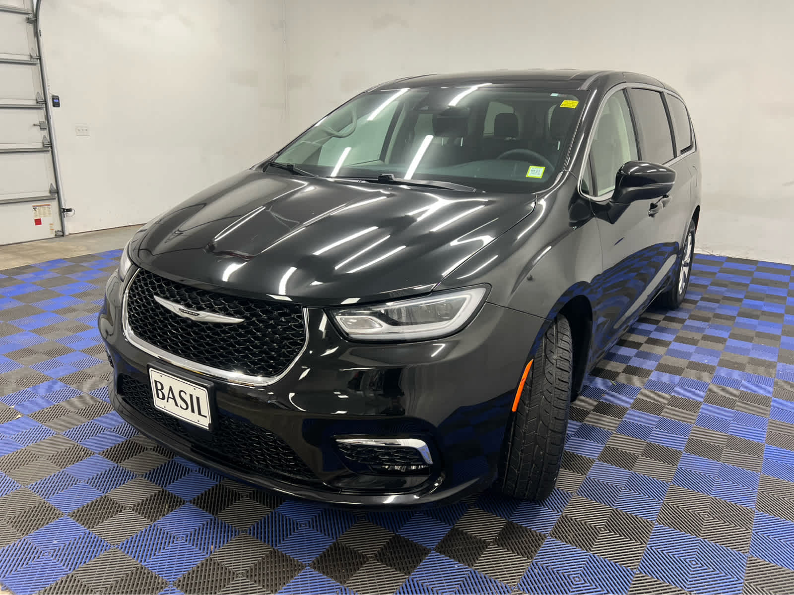 Used 2023 Chrysler Pacifica Touring L Van Passenger Van