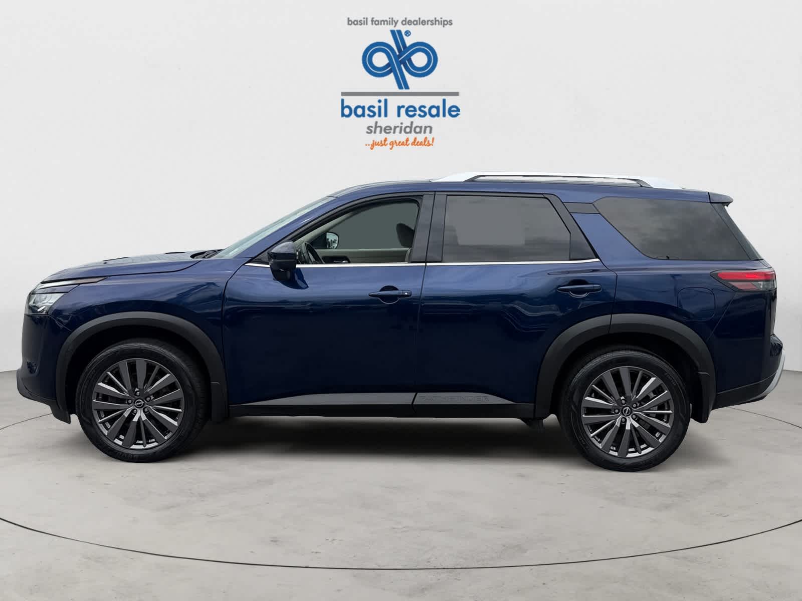 Used 2023 Nissan Pathfinder SL 4WD