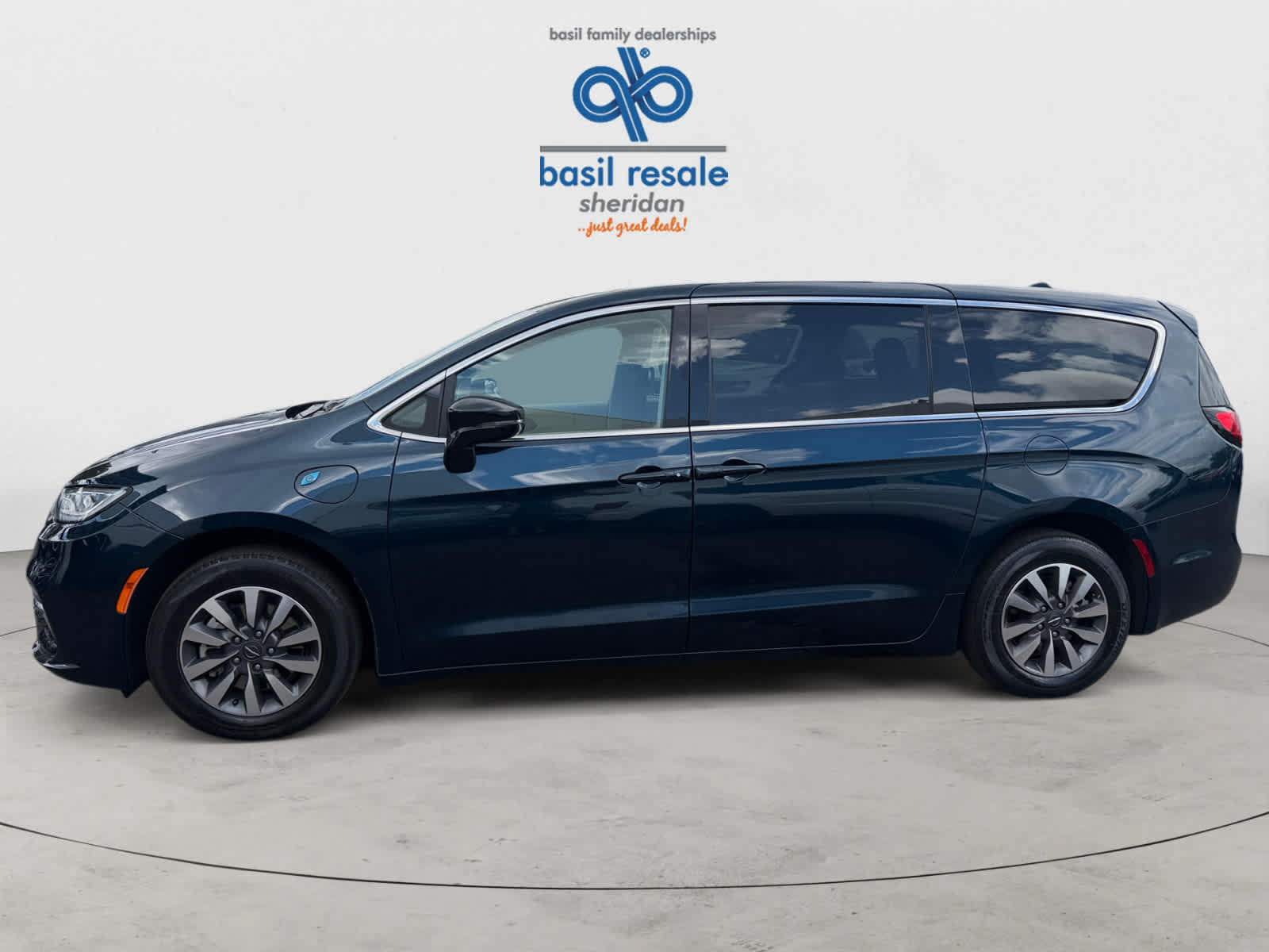 Used 2024 Chrysler Pacifica Hybrid Select FWD
