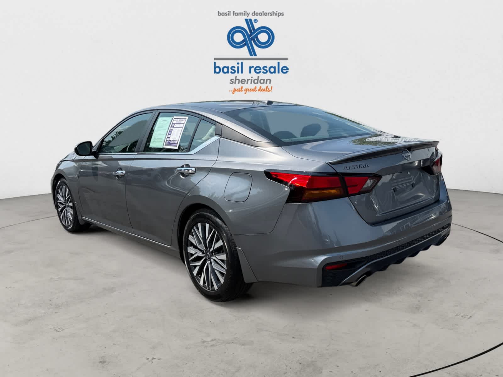 Used 2024 Nissan Altima 2.5 SV Sedan