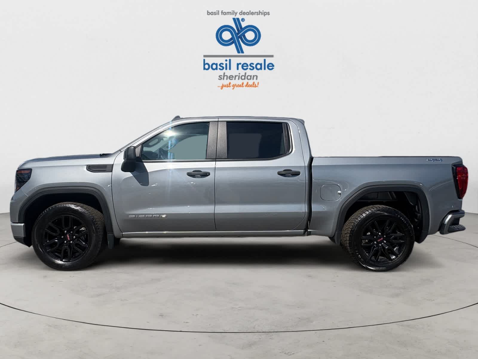 Used 2024 GMC Sierra 1500 Pro 4WD Crew Cab 147 4WD Crew Cab 147