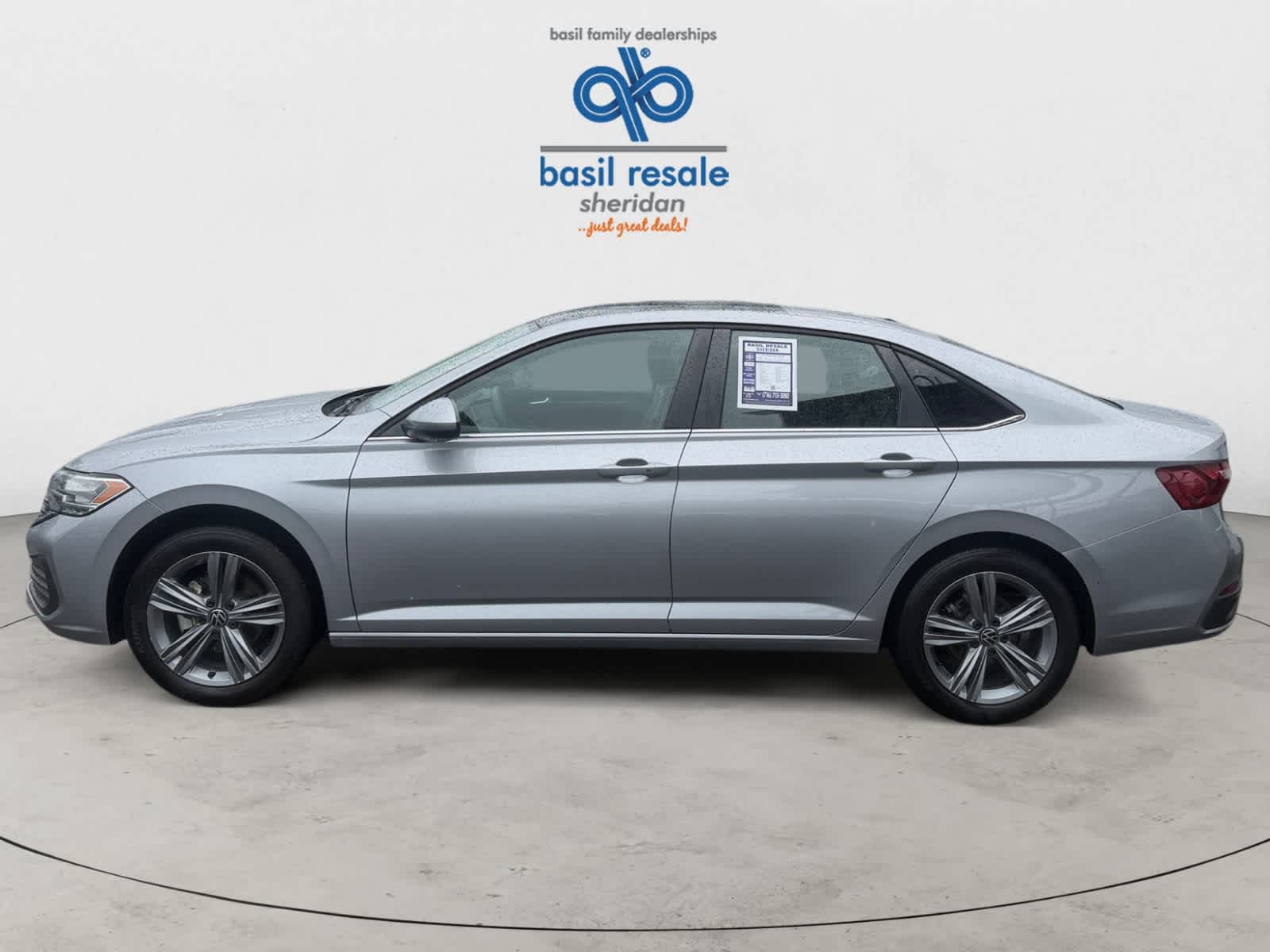 Used 2024 Volkswagen Jetta SE Auto