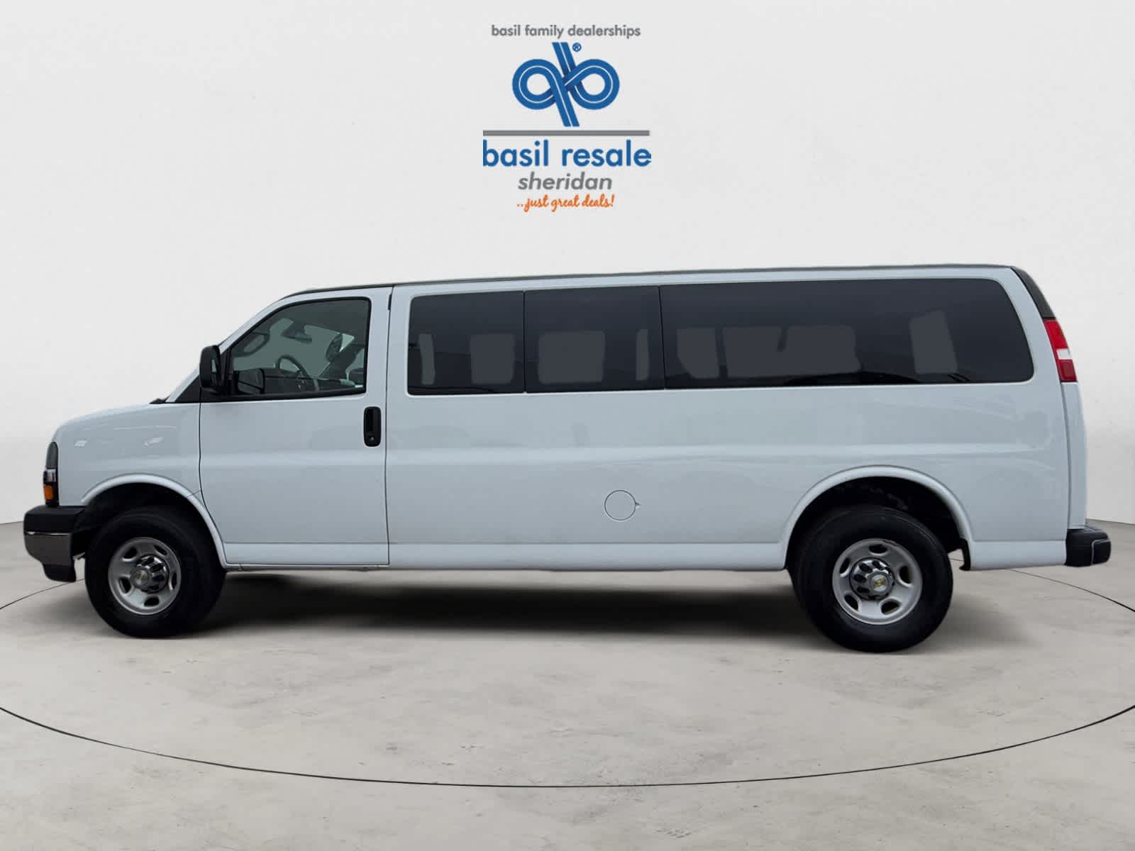 Used 2024 Chevrolet Express Passenger LT RWD 3500 155