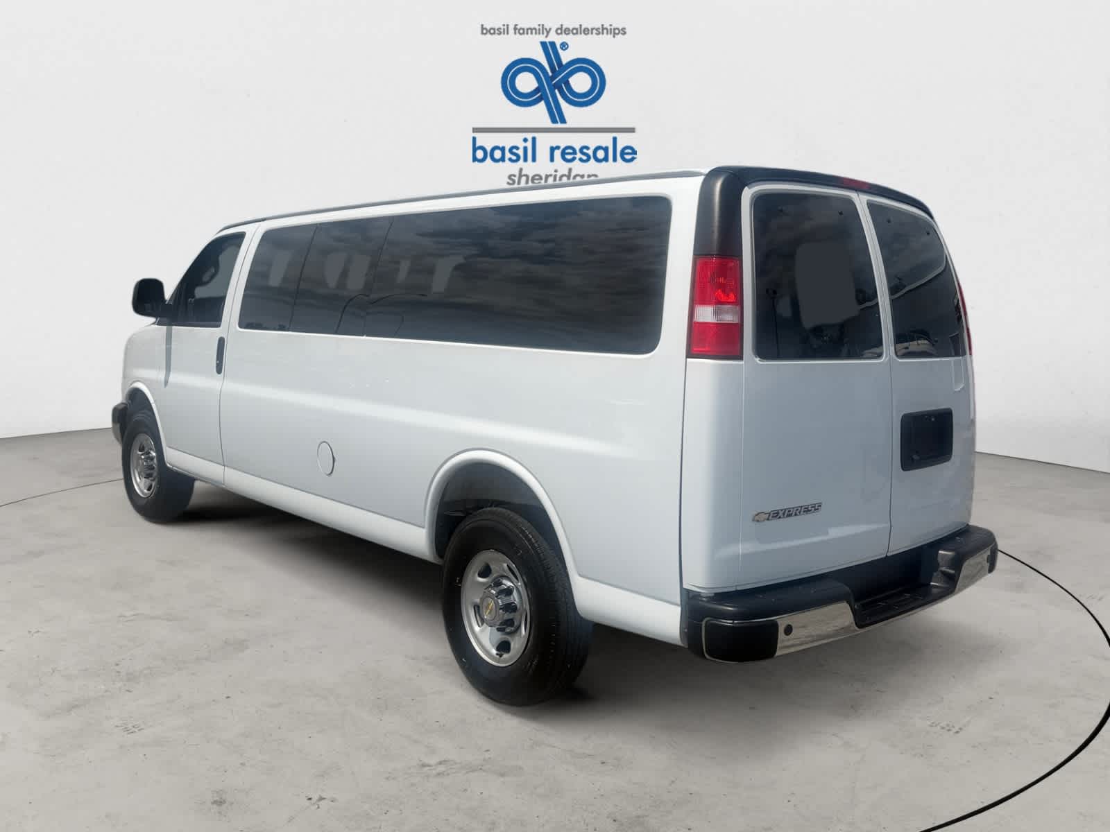 Used 2025 Chevrolet Express Passenger LT RWD 3500 155