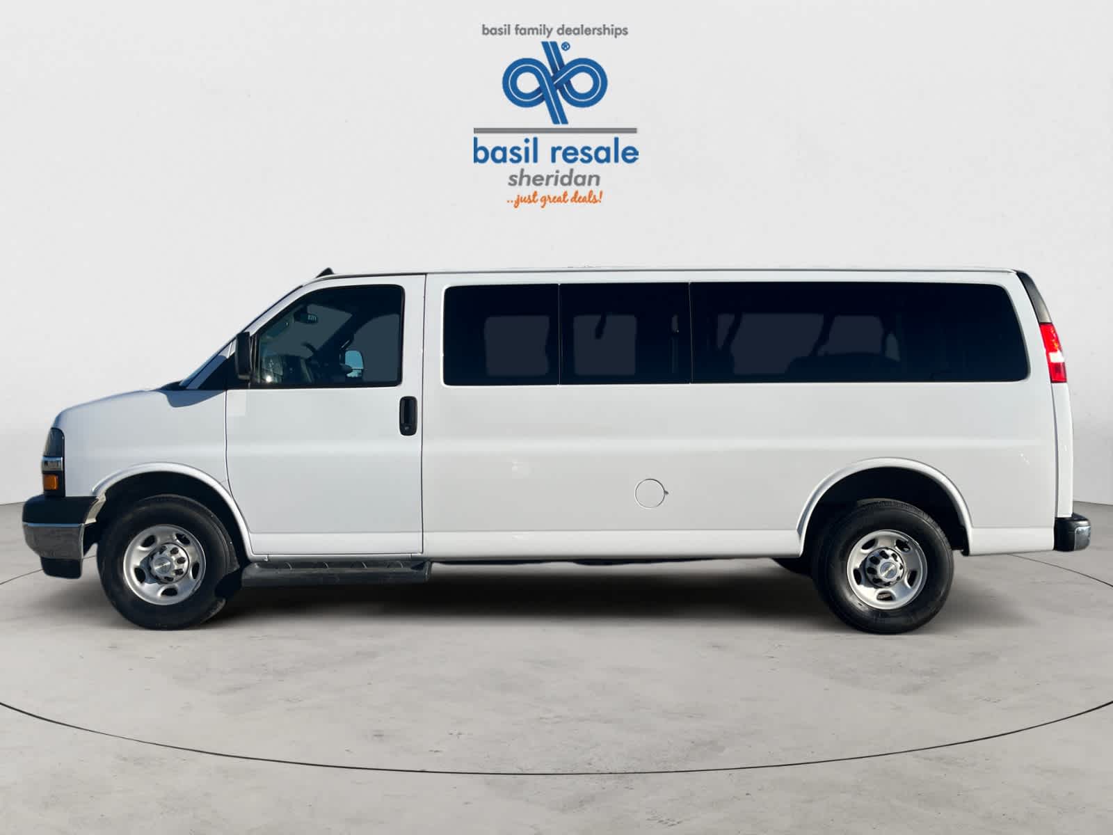 Used 2023 Chevrolet Express Passenger LT RWD 3500 155