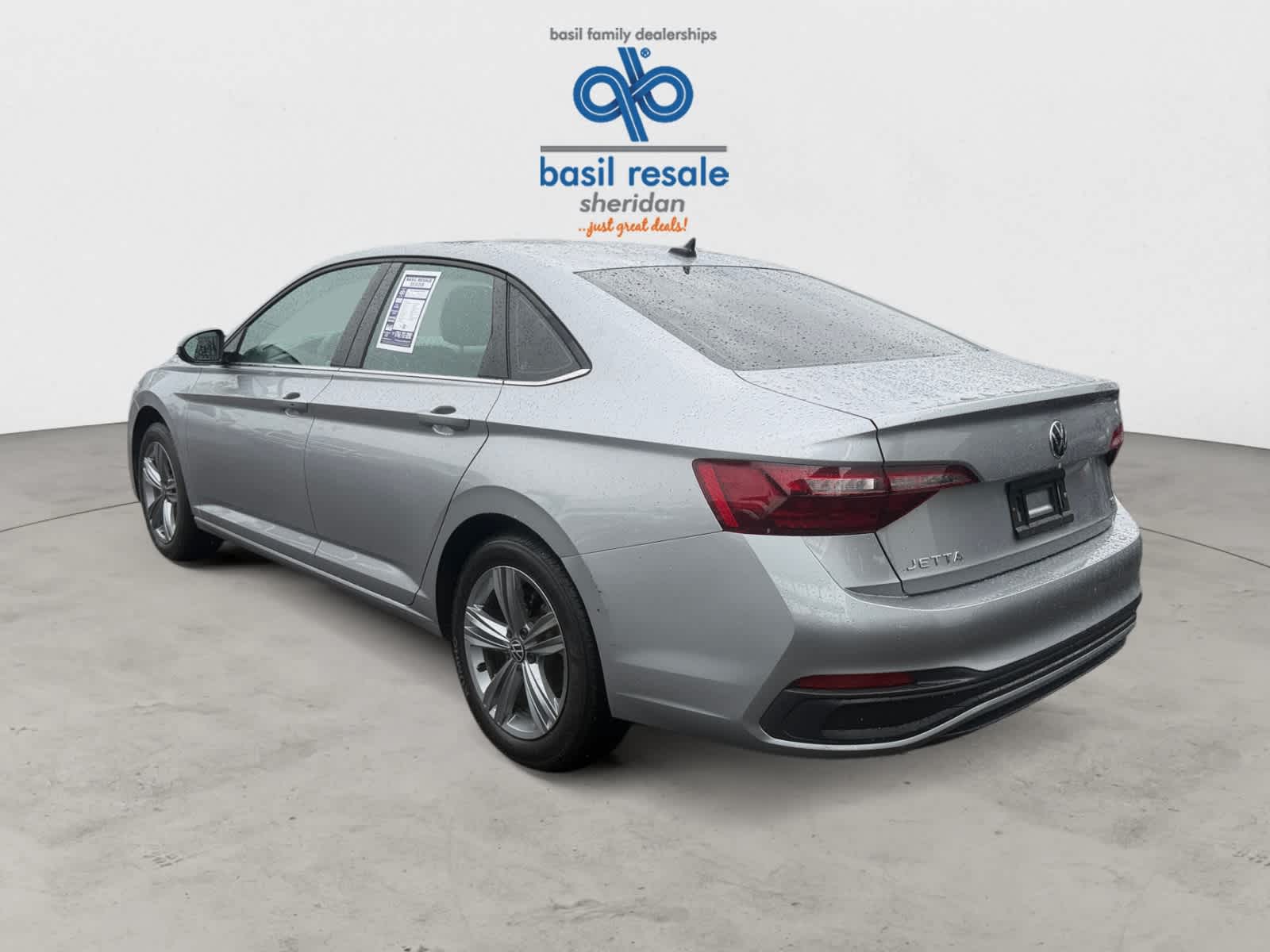 Used 2024 Volkswagen Jetta SE Auto