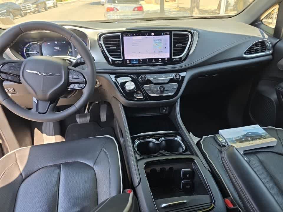 Used 2023 Chrysler Pacifica Hybrid Limited FWD