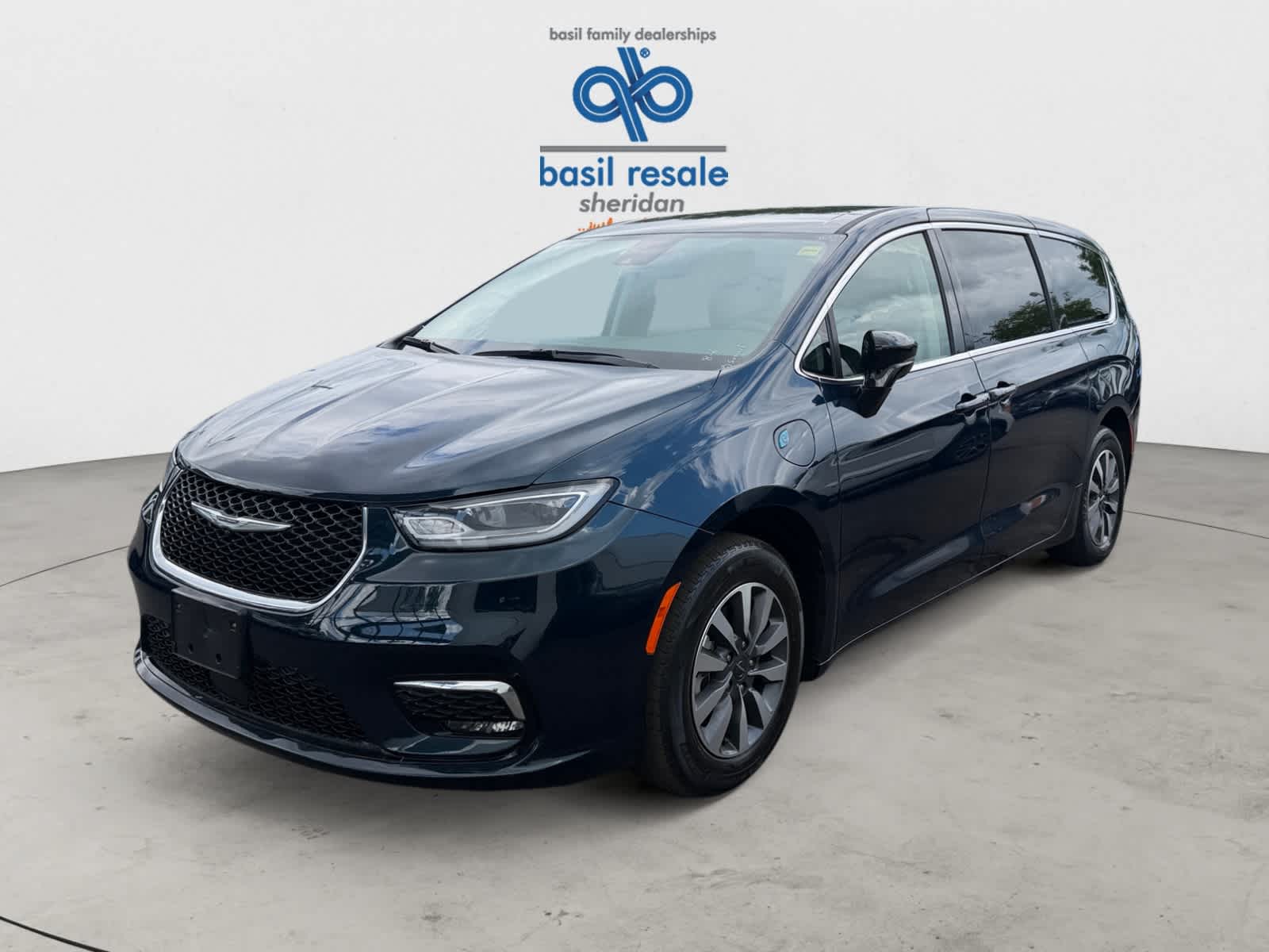 Used 2024 Chrysler Pacifica Hybrid Select FWD
