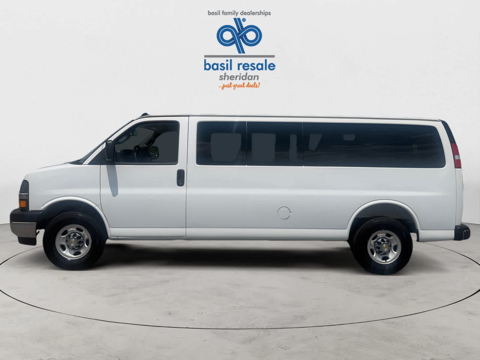 Used 2025 Chevrolet Express Passenger LT RWD 3500 155